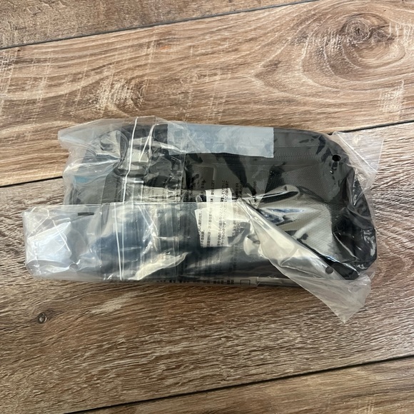 NEW LULULEMON everywhere belt bag - Picture 7 of 8